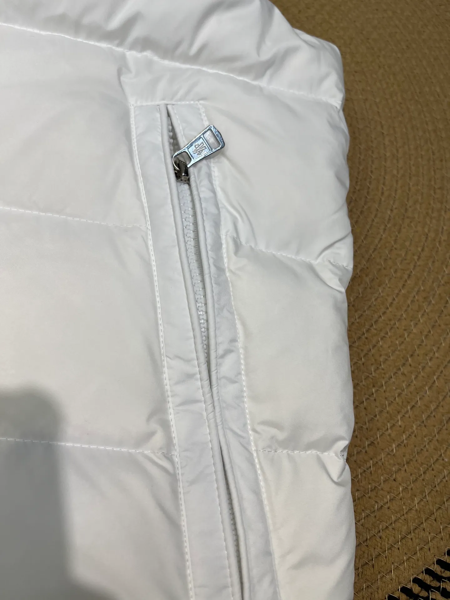 Moncler 25 🌟 ！ ！ 100% Breathable ， ！ 90% Rebound ， ！ ， ！ 、 ！ Versatile ：Black White Size：12345